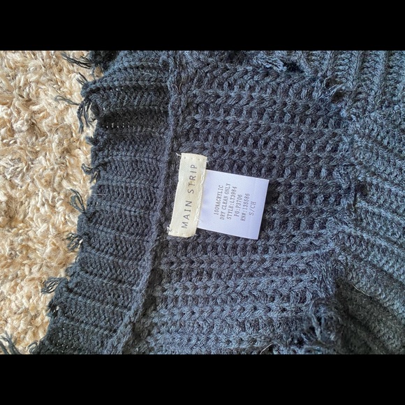 Black fray- hemmed sweater size small - Picture 2 of 2